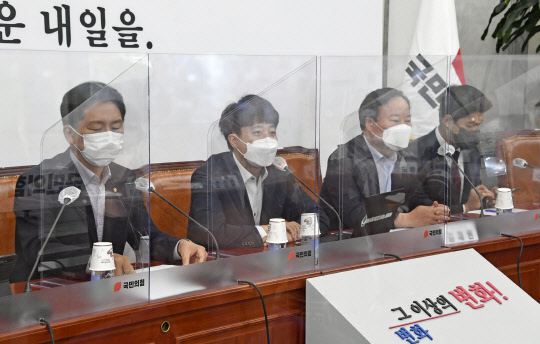 12일 이준석 국민의힘 대표가 국회에서 열린 최고위원회의에서 발언하고 있다. 연합뉴스.